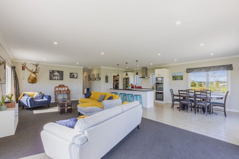 Photo of property in 403 Racecourse Road, Waipukurau, 4282