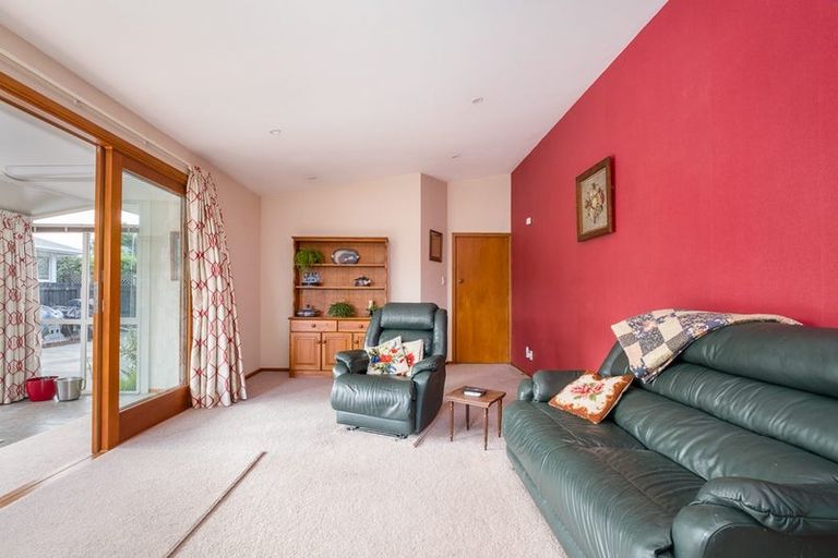 Photo of property in 72 Woodbury Street, Russley, Christchurch, 8042