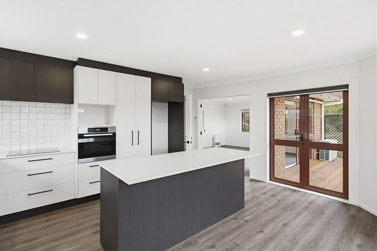 Photo of property in 4 Glen Loch Place, Paraparaumu, 5032