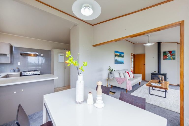 Photo of property in 1/48 Lemnos Place, Titirangi, Auckland, 0604