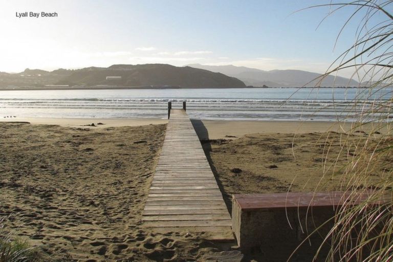 Photo of property in 10/171f Queens Drive, Lyall Bay, Wellington, 6022