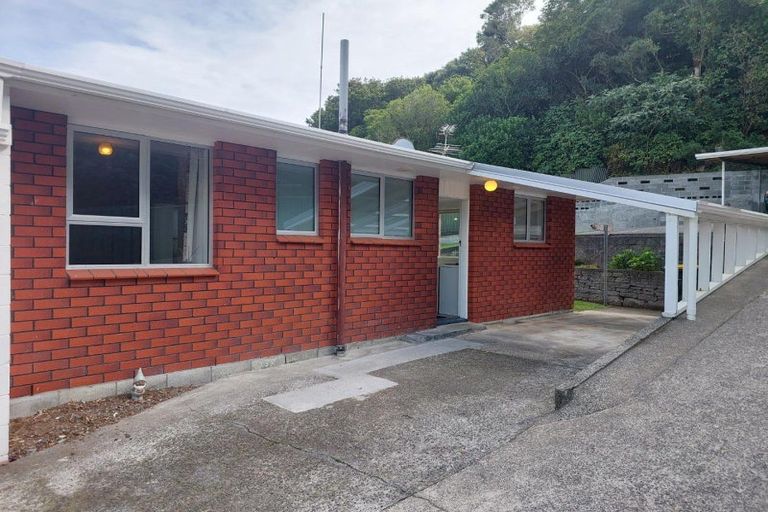 Photo of property in 36 Cumberland Street, Merrilands, New Plymouth, 4312