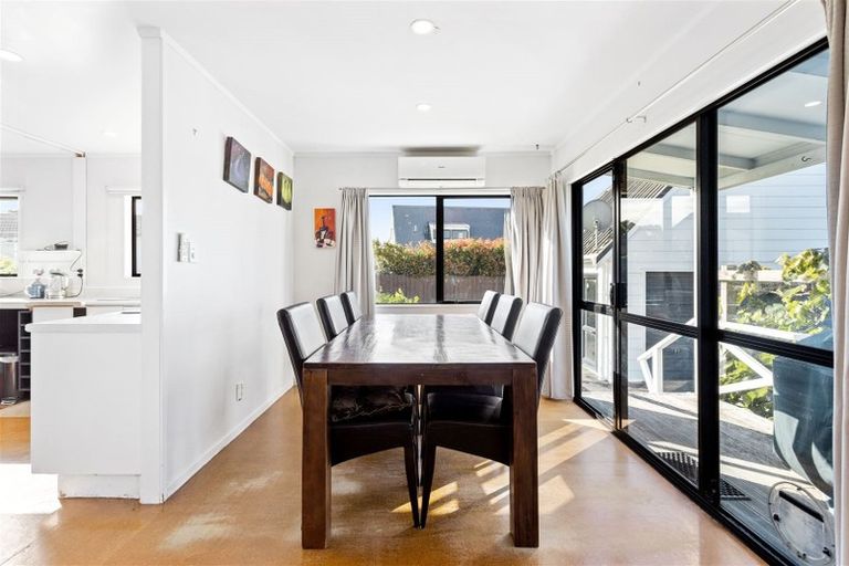 Photo of property in 11 Halyard Place, Te Atatu Peninsula, Auckland, 0610