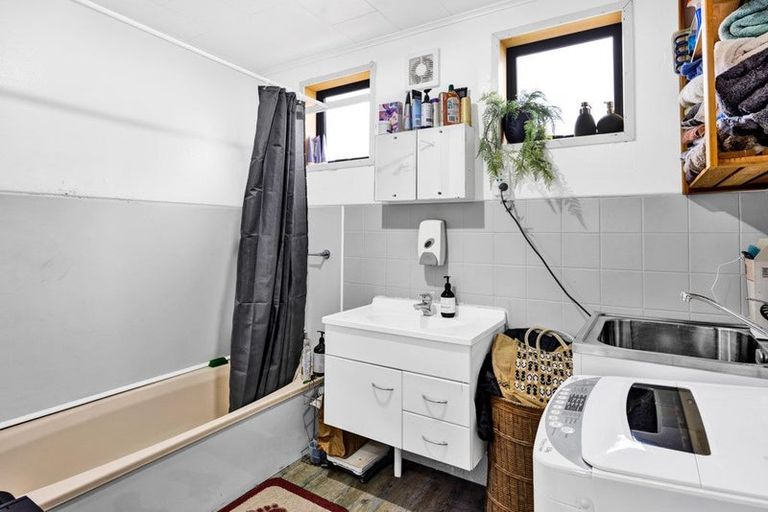 Photo of property in 82 Union Street, Hawera, 4610