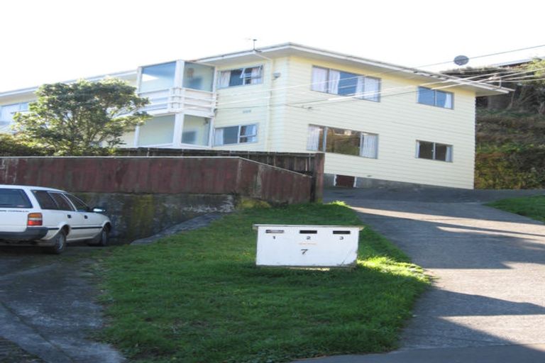 Photo of property in 7a Omega Street, Newlands, Wellington, 6037