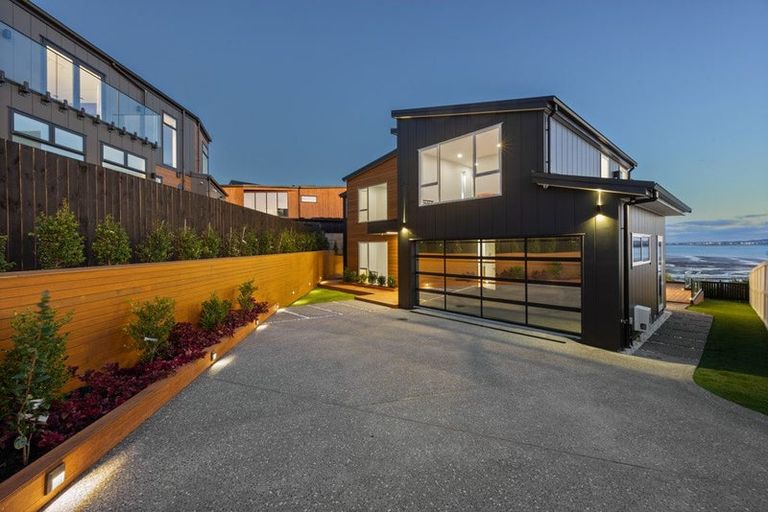 Photo of property in 4 Seawind Way, Hobsonville, Auckland, 0616