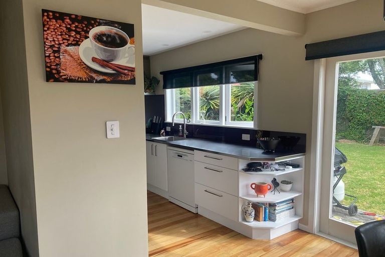 Photo of property in 1/35 Kaipatiki Road, Glenfield, Auckland, 0629