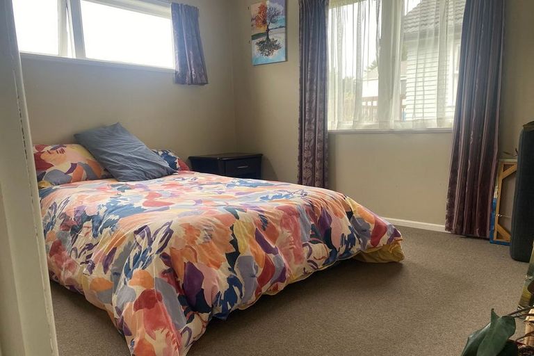 Photo of property in 1/35 Kaipatiki Road, Glenfield, Auckland, 0629