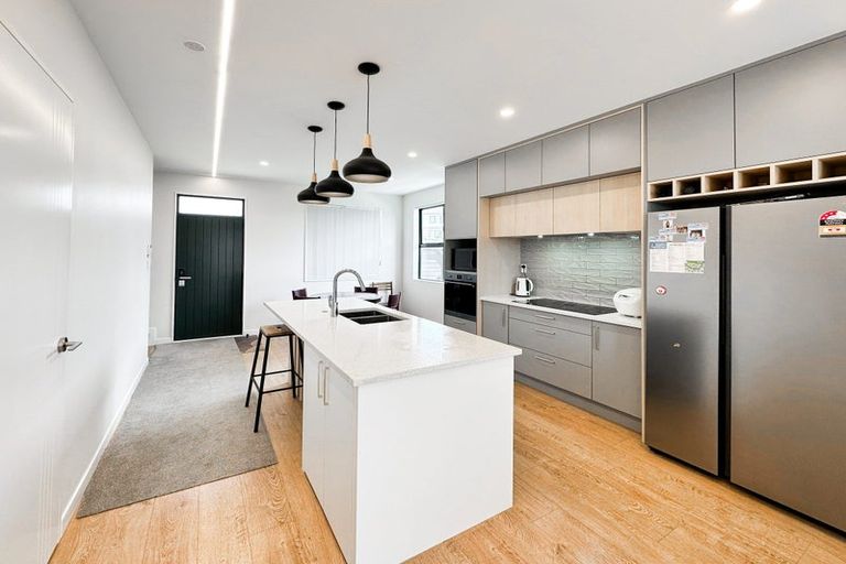 Photo of property in 22 Heketara Way, Massey, Auckland, 0614