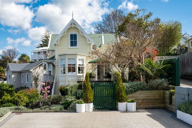 Photo of property in 14 Cameron Road, Bluff Hill, Napier, 4110