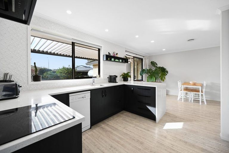 Photo of property in 21 Mangakoea Place, St Andrews, Hamilton, 3200