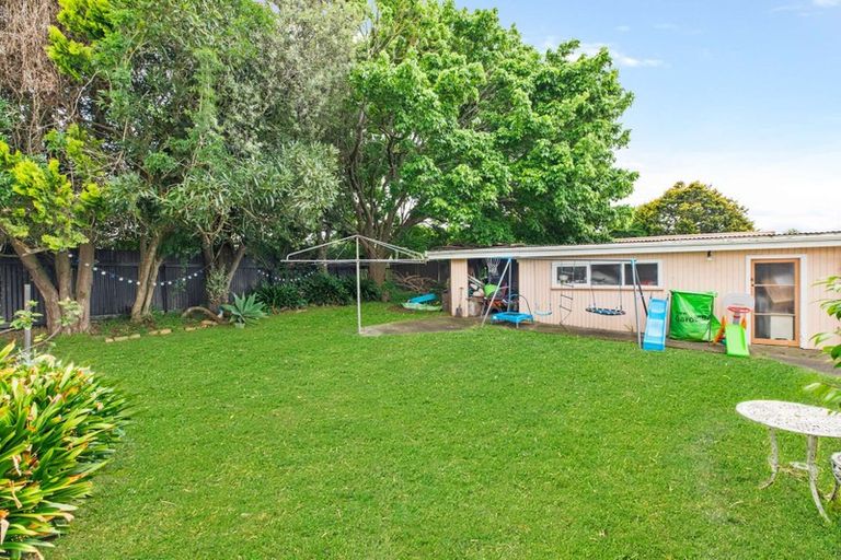 Photo of property in 10 Clendon Place, Manurewa, Auckland, 2102
