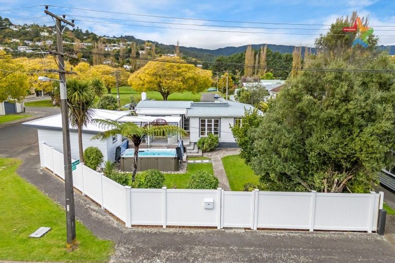 Photo of property in 10 Golf Road, Manor Park, Lower Hutt, 5019