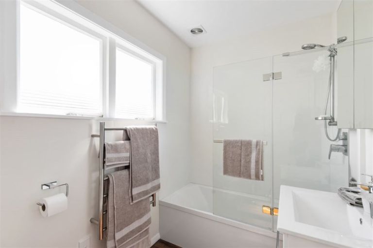 Photo of property in 73 Bassett Road, Johnsonville, Wellington, 6037