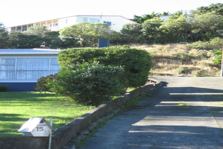 Photo of property in 15 Omega Street, Newlands, Wellington, 6037