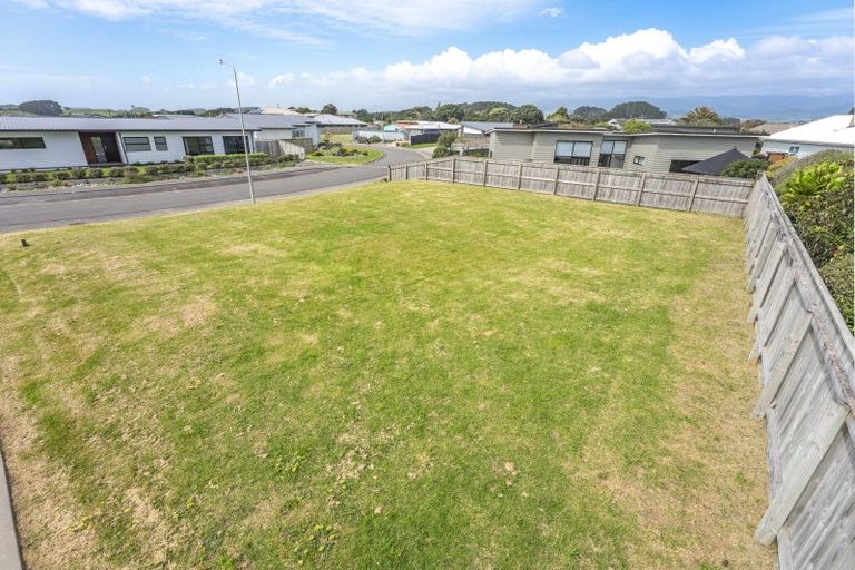 Photo of property in 43 Seagrass Place, Otaki Beach, Otaki, 5512