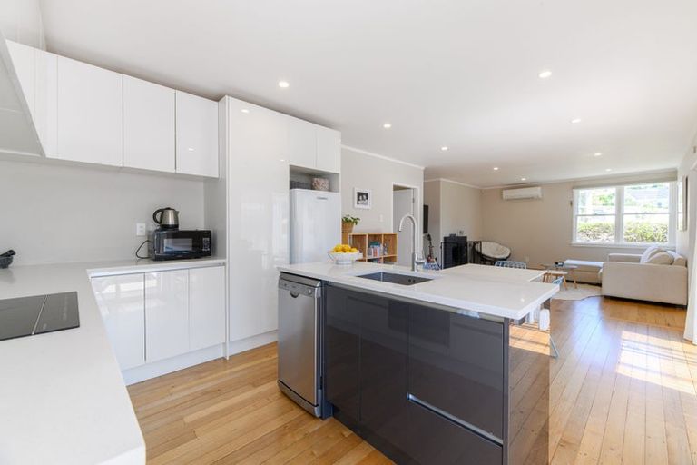 Photo of property in 11 Hill Crescent, New Lynn, Auckland, 0600