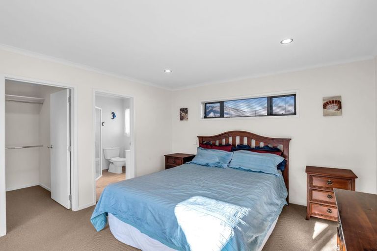 Photo of property in 21 Saltwood Street, Red Beach, 0932