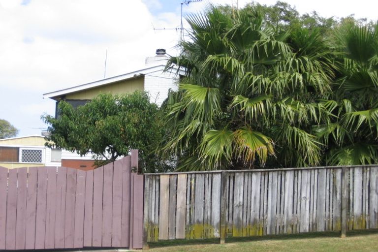Photo of property in 21 Fairclough Road, Beach Haven, Auckland, 0626