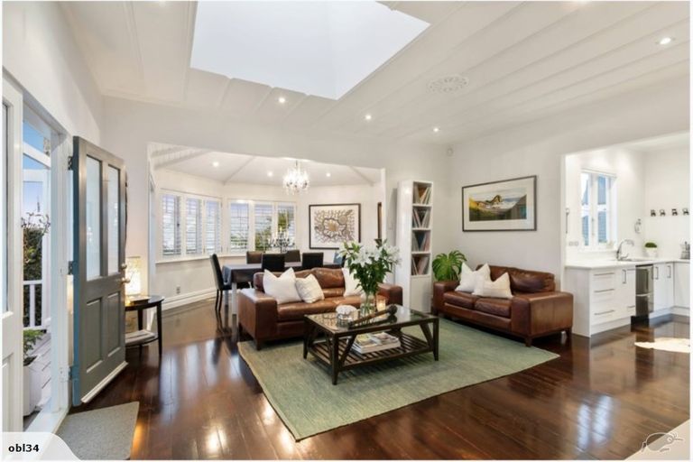 Photo of property in 71 Beach Road, Mellons Bay, Auckland, 2014