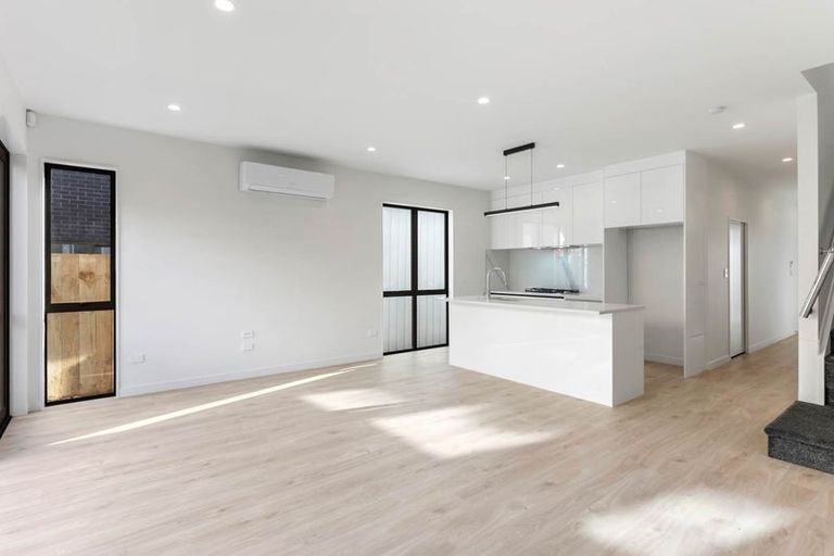 Photo of property in 43 Puwha Street, Massey, Auckland, 0614