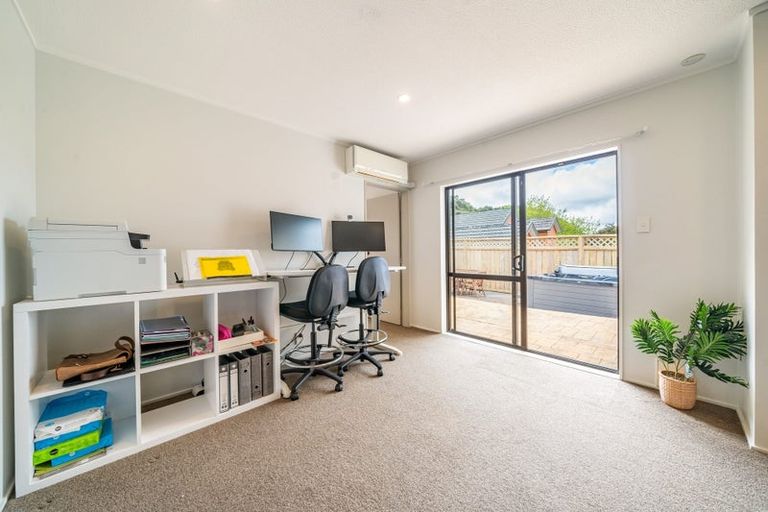 Photo of property in 56 Albatross Close, Whitby, Porirua, 5024