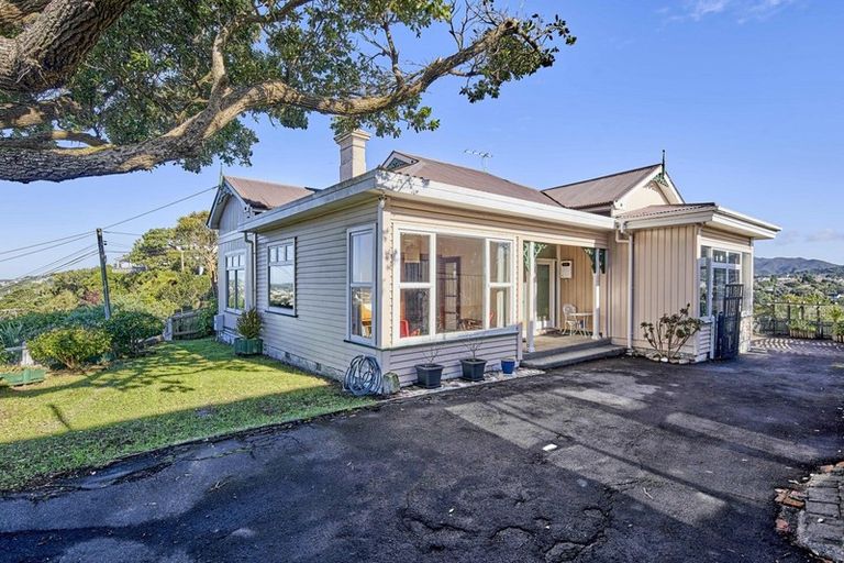 Photo of property in 30 Harbour View Road, Northland, Wellington, 6012