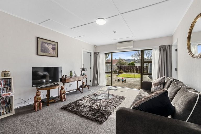 Photo of property in 17 Hewer Crescent, Naenae, Lower Hutt, 5011