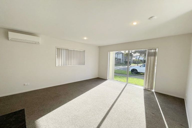Photo of property in 54 Popokatea Drive, Takanini, 2112
