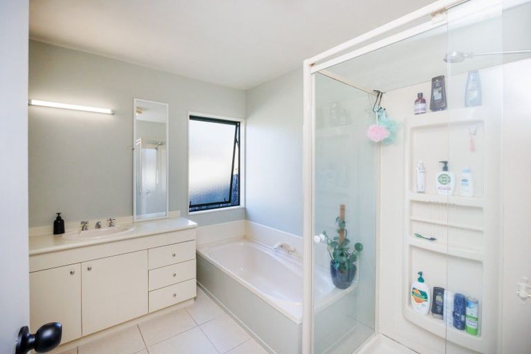 Photo of property in 5 Abby Road, Fitzherbert, Palmerston North, 4410