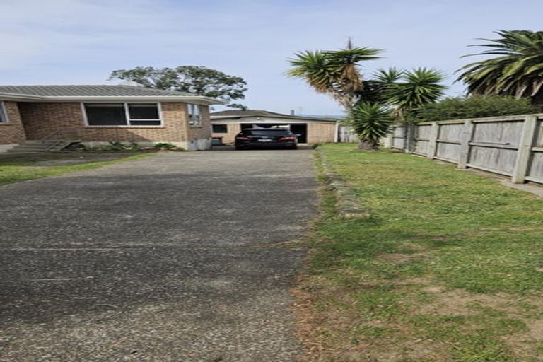 Photo of property in 73 Hyperion Drive, Randwick Park, Auckland, 2105