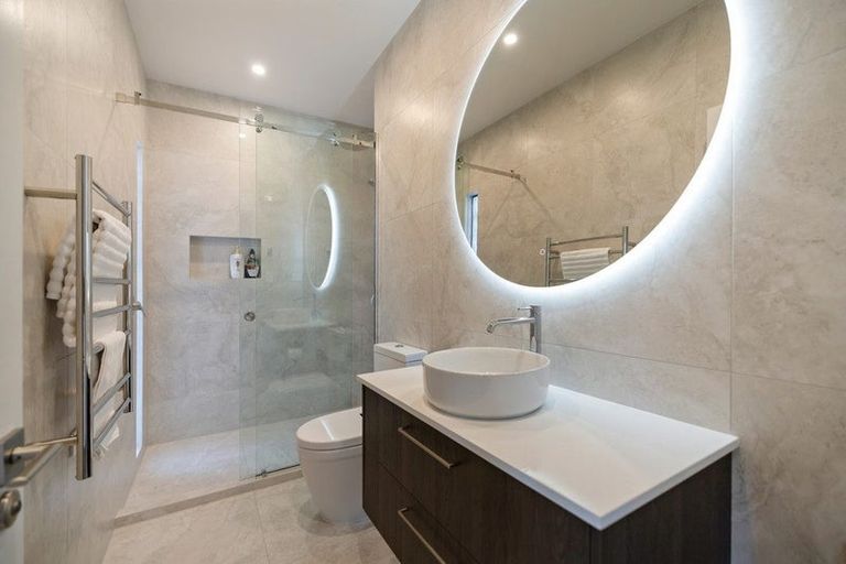 Photo of property in 1 Goldleaf Hill, Queenstown, 9300