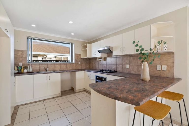 Photo of property in 14 Magnolia Drive, Waiuku, 2123