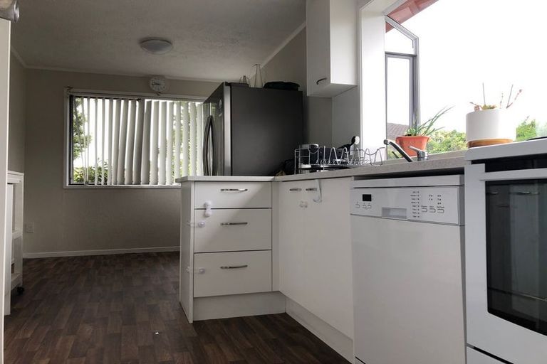 Photo of property in 30 Darren Crescent, Half Moon Bay, Auckland, 2012