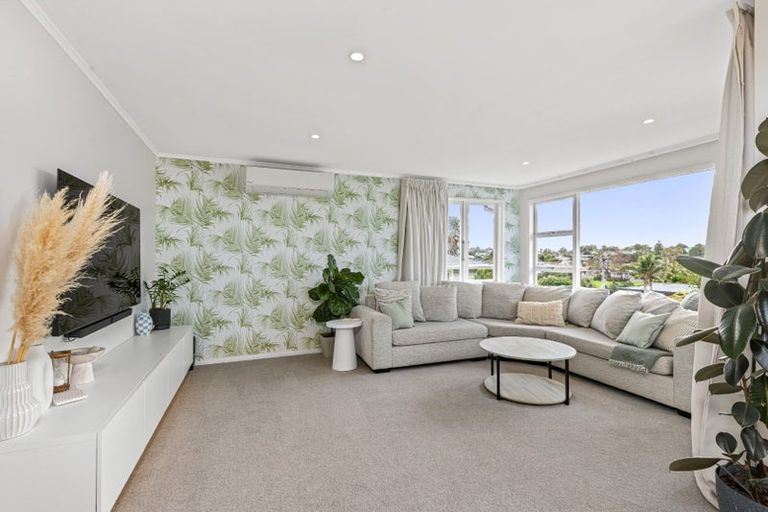 Photo of property in 2/28 Bay Street, Red Beach, 0932