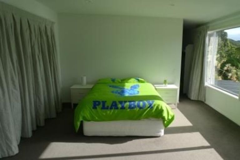 Photo of property in 25 Tamworth Crescent, Newlands, Wellington, 6037