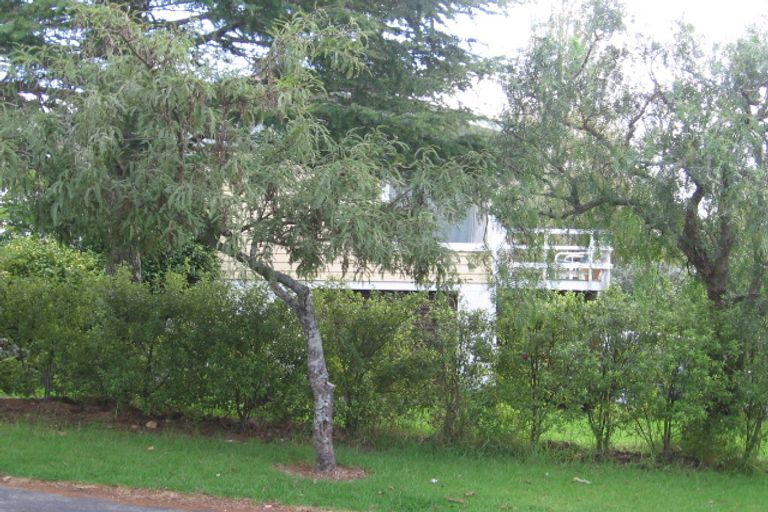 Photo of property in 10 Dawnhaven Drive, Te Atatu Peninsula, Auckland, 0610