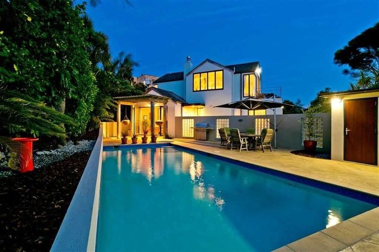 Photo of property in 16 Mayall Avenue, Beach Haven, Auckland, 0626