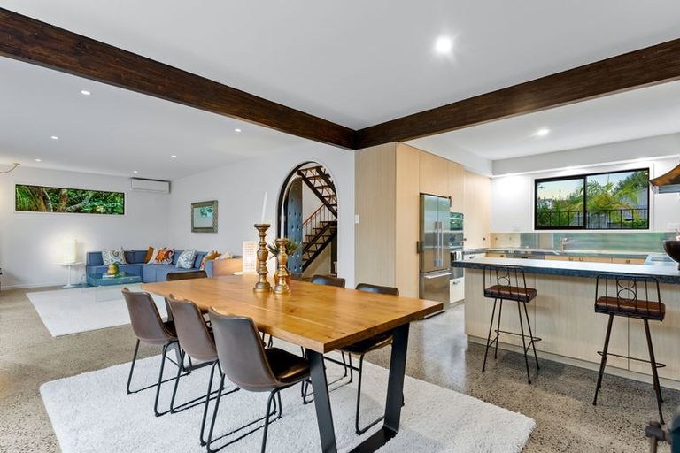 Photo of property in 2/11 Huntly Road, Campbells Bay, Auckland, 0630