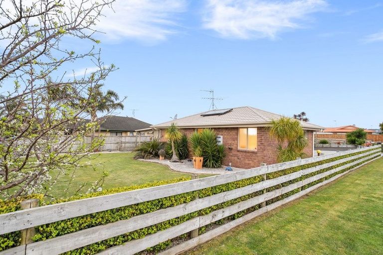 Photo of property in 13 O'sullivan Place, Waiuku, 2123