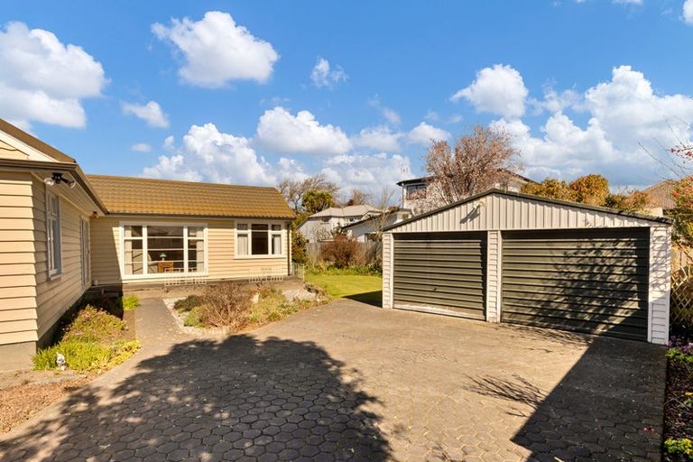 Photo of property in 25 Derrett Place, Saint Martins, Christchurch, 8022