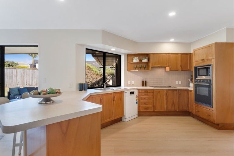 Photo of property in 105 Oliver Road, Eastern Beach, Auckland, 2012