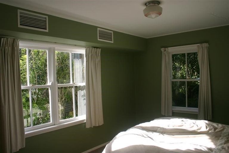 Photo of property in 16 Victory Avenue, Karori, Wellington, 6012