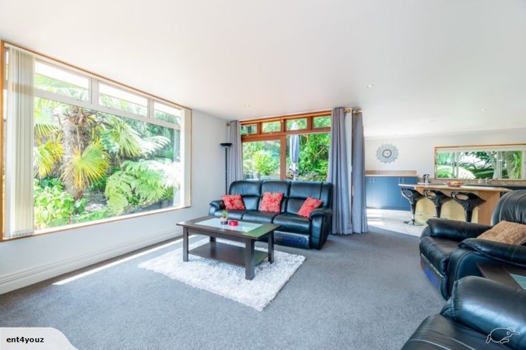 Photo of property in 14 Chamari Close, Titirangi, Auckland, 0604