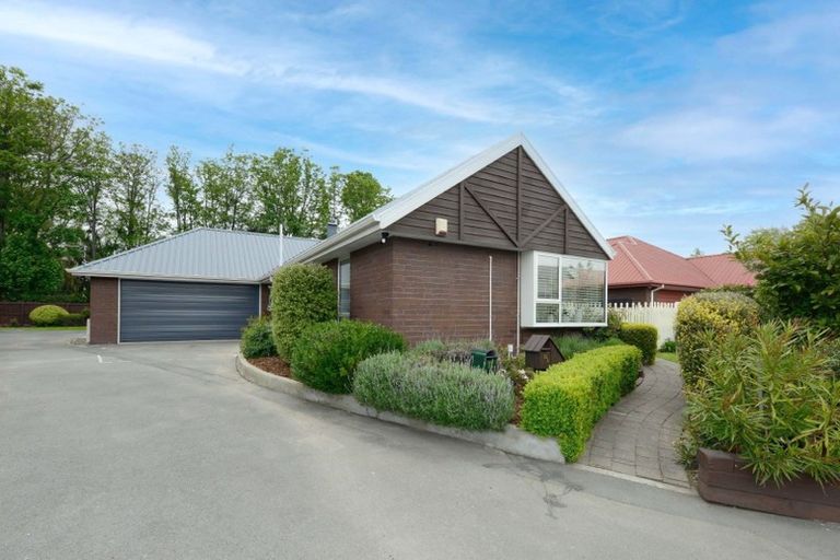 Photo of property in 11 Ludecke Place, Sockburn, Christchurch, 8042