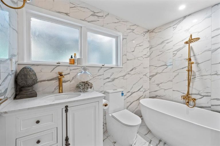 Photo of property in 2 Bickerstaffe Road, Maungaturoto, 0520