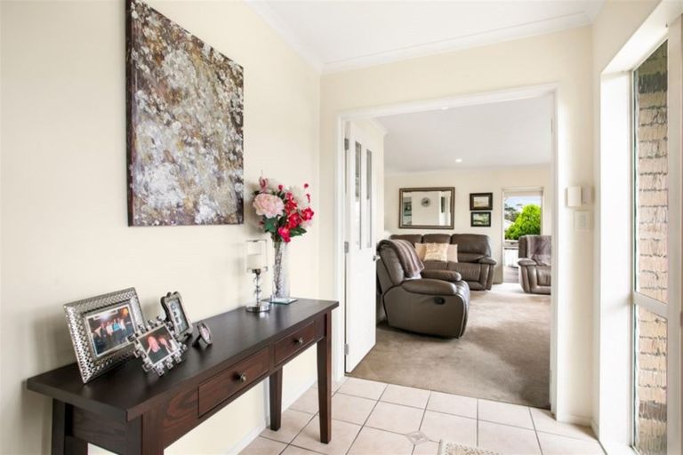 Photo of property in 2 Gendo Avenue, Henderson, Auckland, 0612
