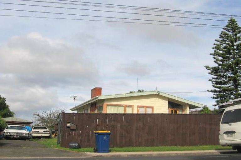 Photo of property in 114 Rosier Road, Glen Eden, Auckland, 0602