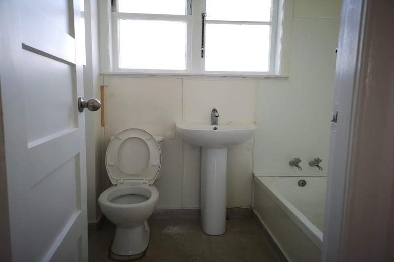 Photo of property in 35-37 Goldsmith Crescent, Levin, 5510