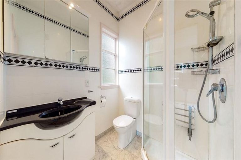 Photo of property in 6 Station Road, Khandallah, Wellington, 6035